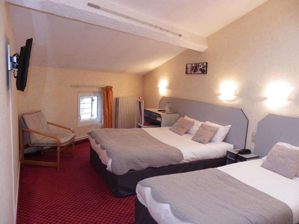Brit Hotel Bleu Nuit Saintes Quarto foto