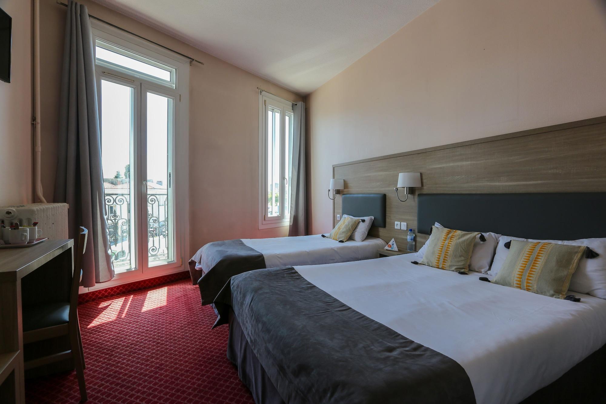 Brit Hotel Bleu Nuit Saintes Exterior foto