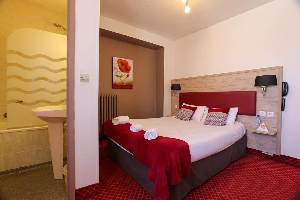 Brit Hotel Bleu Nuit Saintes Quarto foto