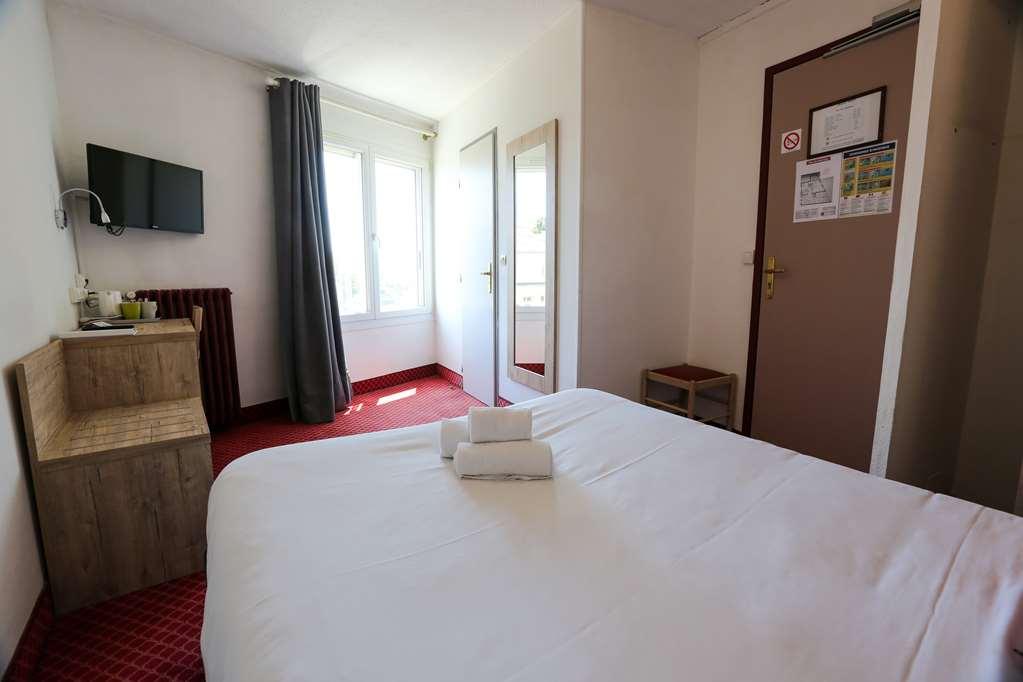 Brit Hotel Bleu Nuit Saintes Quarto foto