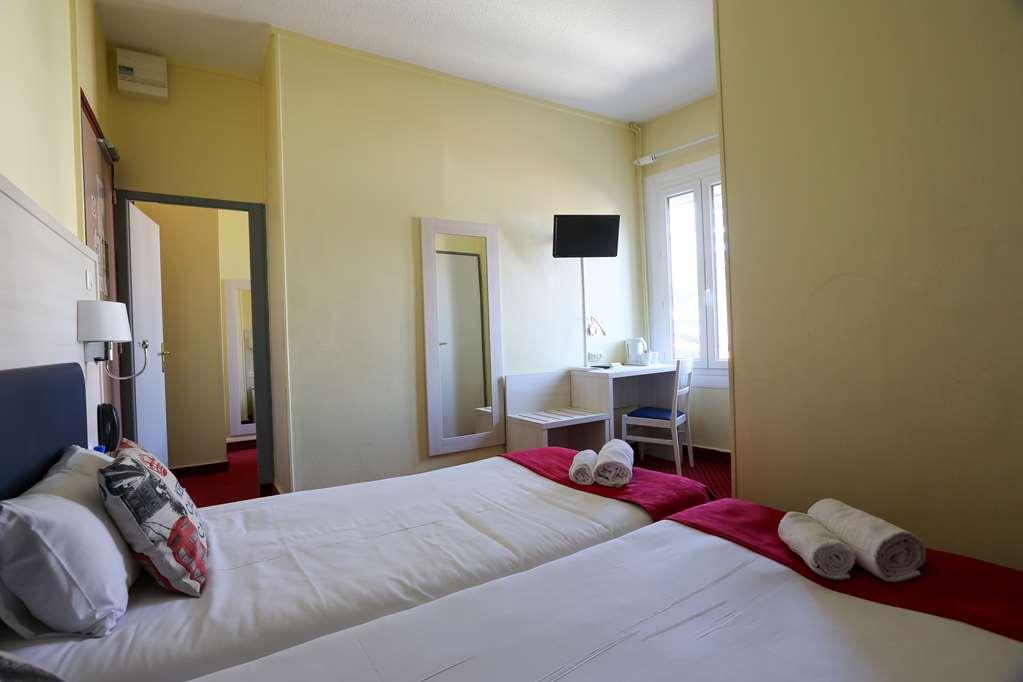 Brit Hotel Bleu Nuit Saintes Quarto foto